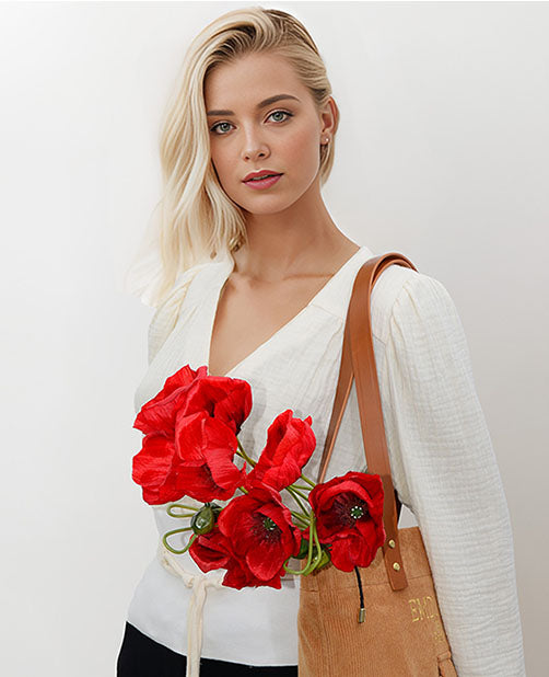 Femme avec sac à main Emdoria Paris