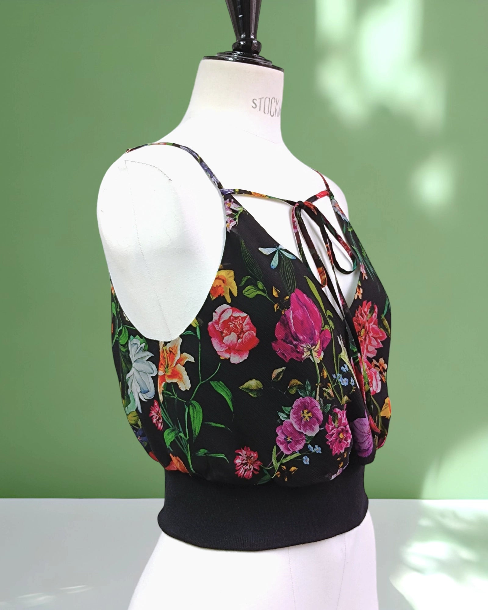 Haut cache-cœur en soie à bretelles ajustables-Hauts- Blouse-blouse femme-croptop-EMDORIA PARIS