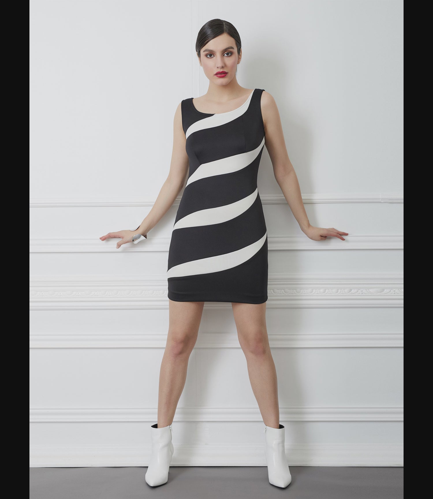 Abito da sera in tessuto fluido di neoprene effetto crêpe da donna