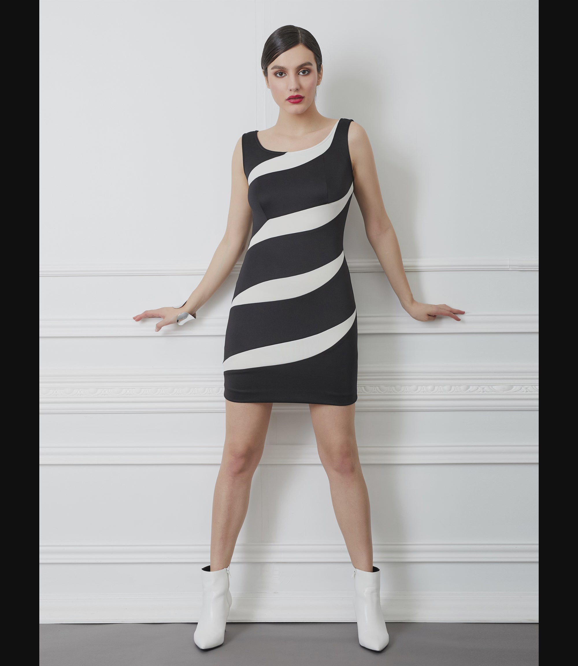 Abito da sera in tessuto fluido di neoprene effetto crêpe da donna