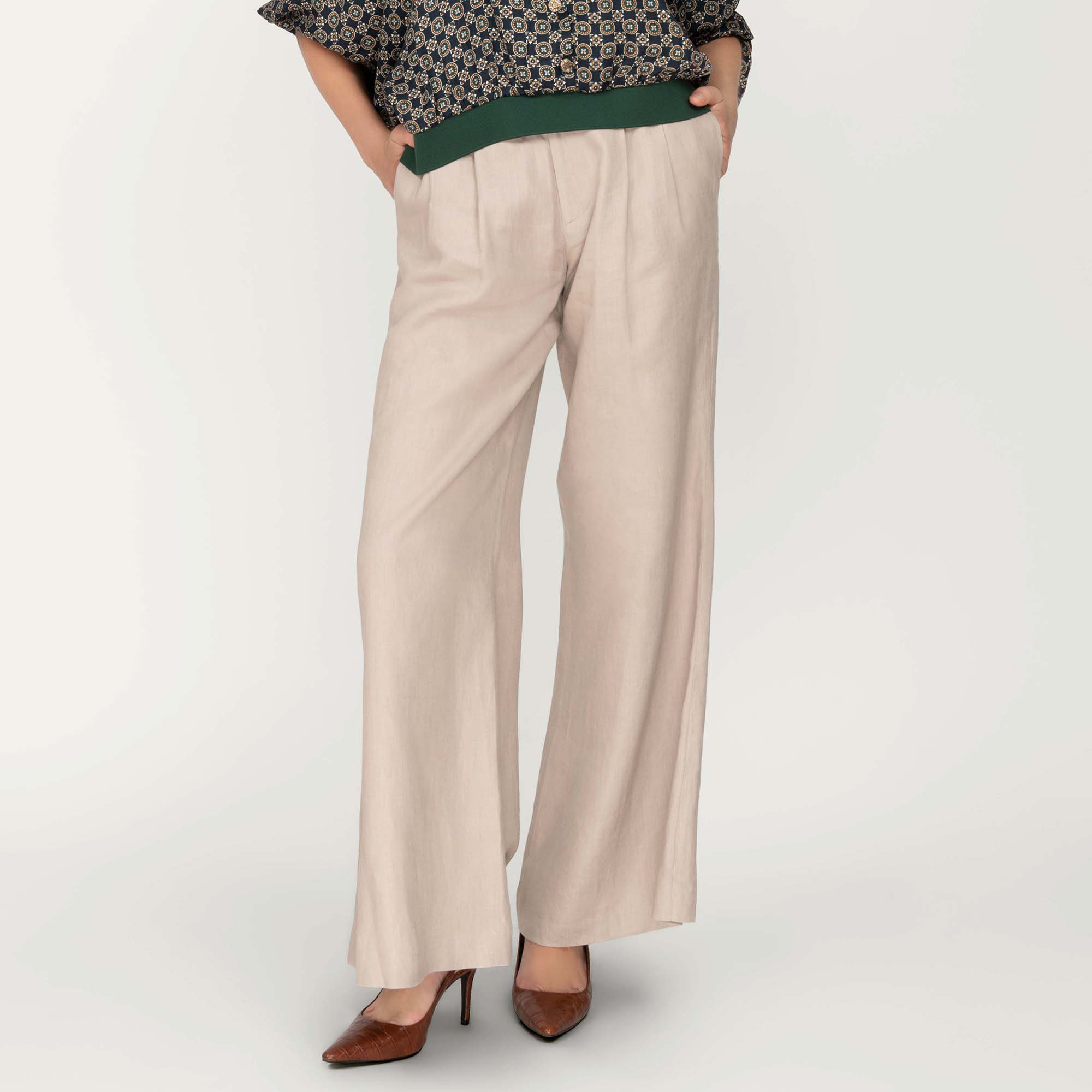 Pantalon à plis large et fluide en Lin naturel-Pantalon- new-new in-Nouveauté-EMDORIA PARIS